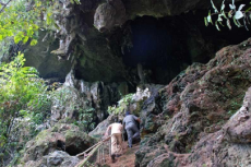 Gua Napalicin, Legenda...