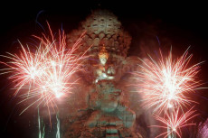 Wisata Bali Dibuka untuk...