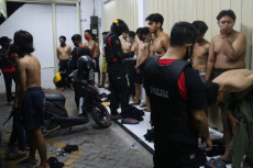 Polisi Bubarkan Balap...