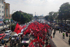 Tempuh Jalur Hukum Usut...