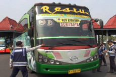 Angkutan Umum Naikkan...