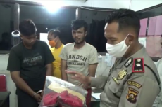 Tusuk Korbannya 4 Kali,...