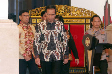 Jokowi Semprot Menteri,...
