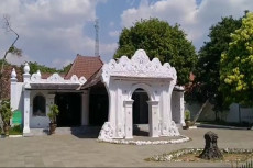 Kisruh Kesultanan Keraton...