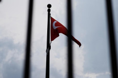 UE Depak Turki dari...
