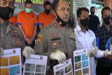 Komplotan Perentas Nomor...