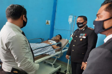 Tembak Paha Polisi,...