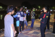 Lagi, Polisi Bubarkan...