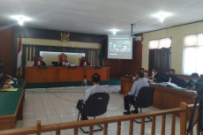 Kasus Suap Bupati Bengkalis,...