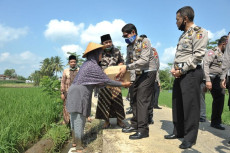 Pengasuh Ponpes Alif...