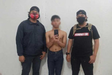 Jual HP Curian ke Polisi,...