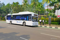 Bus Listrik Blok M-Kota...