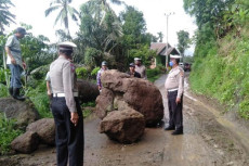 Akses Jalan Poros Sinjai-Malino...