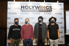 Di Bawah Holywings Records,...
