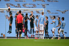 Bombardir Gawang Newcastle,...