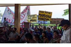 Warga Mojokerto Demo,...