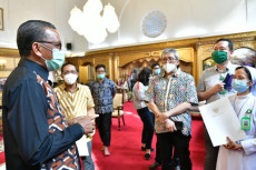 Nurdin Salurkan Bantuan...