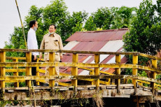 Jokowi Tunjuk Prabowo...