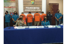 Tiga Pilot Pelat Merah...
