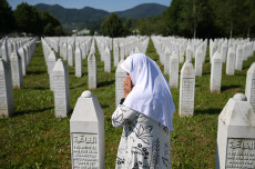 Warga Bosnia Kenang...
