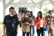 Holding BUMN Farmasi...