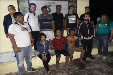 Dua Bulan Kabur, Dua...
