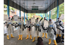 Hadirkan Maskot Manusia...
