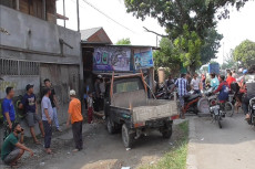 Ugal-ugalan, Pikap Hajar...