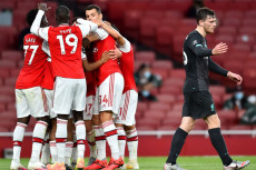 Takluk di Markas Arsenal,...