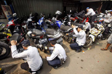 549 Kendaraan Parkir...