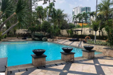 Rileks dengan Staycation...