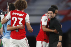 Arteta Puji Pahlawan...