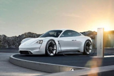 Porsche Taycan Jadi...