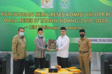 Kunjungi UIN Walisongo,...