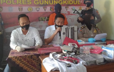 Buka Pengobatan Ilegal,...