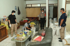 Olah TKP di Kopo Permai,...