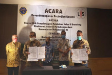 Hapus Monopoli Jasa...
