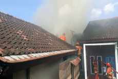 Diawali Suara Ledakan,...