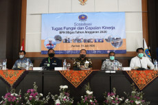 BPH Migas bersama Anggota...