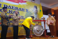 Golkar: Pilih Cabup...