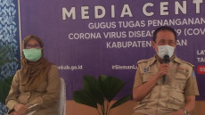 18 Tenaga Kesehatan...