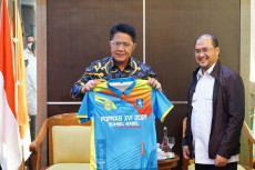 Gubernur HD bersama...