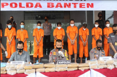 Polda Banten Tangkap...
