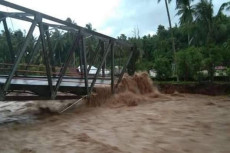 Dihantam Banjir, Selain...