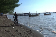 Bersepeda Sambil Wisata...