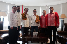 Usung Kader, Perindo...