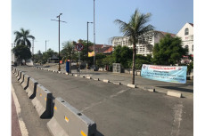 Bertahan 2 Tahun, Parkir...