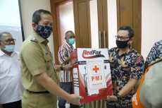 PMI Jakut Salurkan 550...