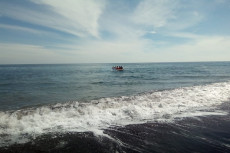 Perahu Terbalik, Seorang...