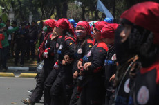Tolak Omnibus Law, Buruh...